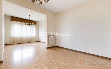 AMPIO E LUMINOSO QUADRILOCALE DA RISTRUTTURARE!!