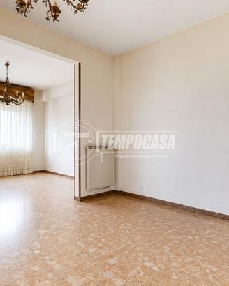 AMPIO E LUMINOSO QUADRILOCALE DA RISTRUTTURARE!!