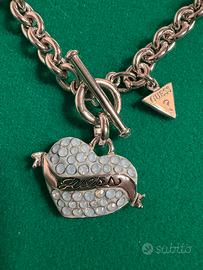 Accessori di bigiotteria della Guess