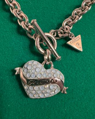 Accessori di bigiotteria della Guess