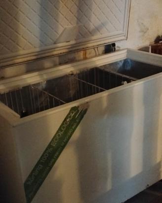 Congelatore a pozzo da 300 litri