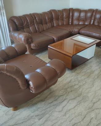 divano con poltrona , puff e mobile bar