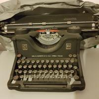 Macchina per scrivere Olivetti M40