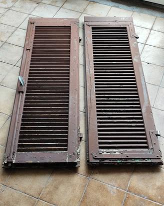 coppia persiane legno finestra 
