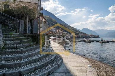 Palazzo / Stabile di 1000 m² con più di 5 locali a