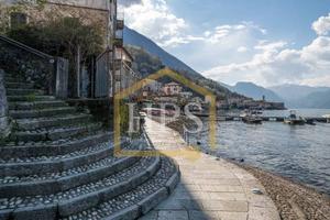 Palazzo / Stabile di 1000 m² con più di 5 locali a