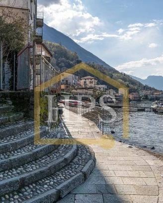 Palazzo / Stabile di 1000 m² con più di 5 locali a