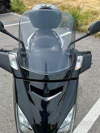YAMAHA X-MAX 250