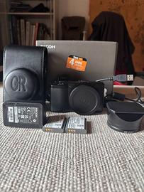 Ricoh GR iiix con accessori