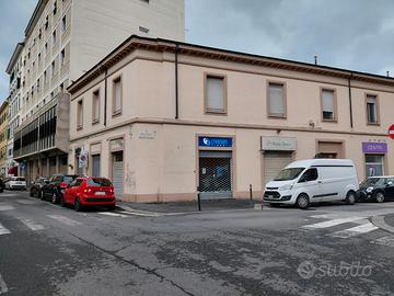 Fondo 45 metri quadri in centro a Livorno. No cond