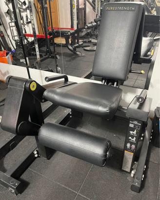 leg extension technogym purestrength