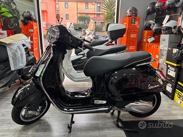 Piaggio Vespa 310 GTS hpe PARABREZZA E BAULETTO