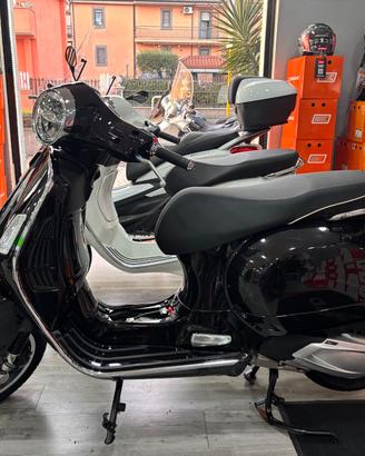Piaggio Vespa 310 GTS hpe PARABREZZA E BAULETTO