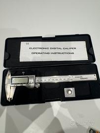 Calibro digitale 150mm in acciaio inox con custodi
