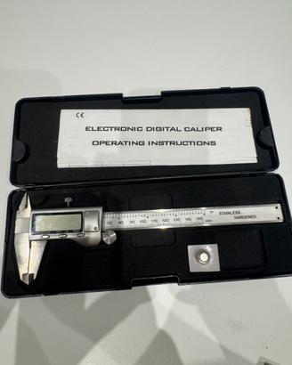 Calibro digitale 150mm in acciaio inox con custodi