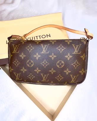 Pochette Accessoires Louis Vuitton