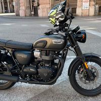 Triumph Bonneville T100 black