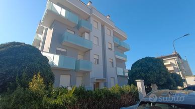 Sassonia fronte mare 3 locali 75 mq. arredato