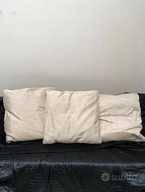 3 cuscini beige per divano in piuma con federa