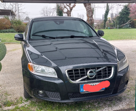 Vendesi Volvo V 70 T4 del 2013