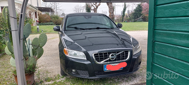 Vendesi Volvo V 70 T4 del 2013