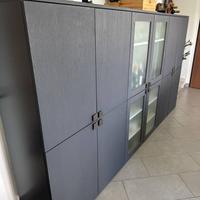 Vetrinetta moderna con ante in vetro e legno