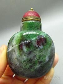 Antica tabacchiera cinese (snuff bottle) in rubino