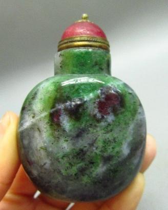 Antica tabacchiera cinese (snuff bottle) in rubino