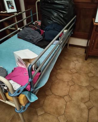 Letto elettrico per disabili o ansiani+ sedia