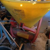 spandiconcime per trattore