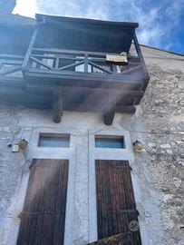 Rocca di Mezzo casa tipica di montagna