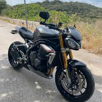 Triumph speed triple 1200 rs