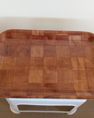 Vassoio di legno pressato.