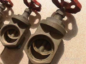 Stock saracinesche stampate in ottone