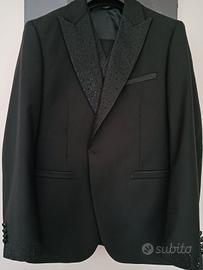 vestito elegante uomo 