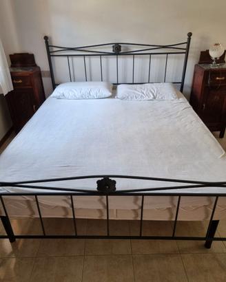 Letto matrimoniale in ferro battuto