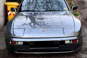 Porsche 944
