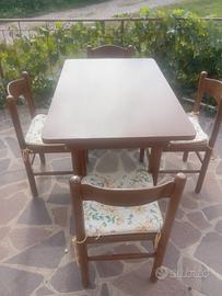 Set tavolo + 4 sedie in legno, stile classico