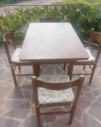 Set tavolo + 4 sedie in legno, stile classico