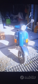 Vespa 50 elettrica con libertino piccolo
