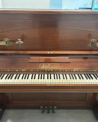 Pianoforte made in italy (TRIESTE) con candelabri