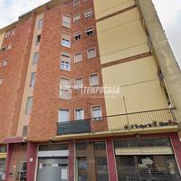 TRILOCALE OLTRE SERVIZI, CANTINA E BOX