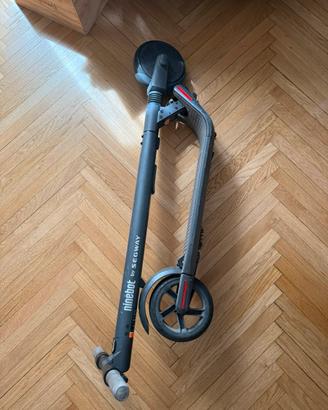 Monopattino elettrico Segway Ninebot E22E