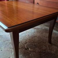 Tavolino in legno massello