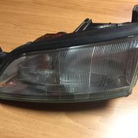 Faro sinistro (lato conducente) Opel Vectra 1998