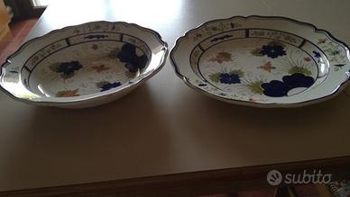 due piatti  este ceramiche .