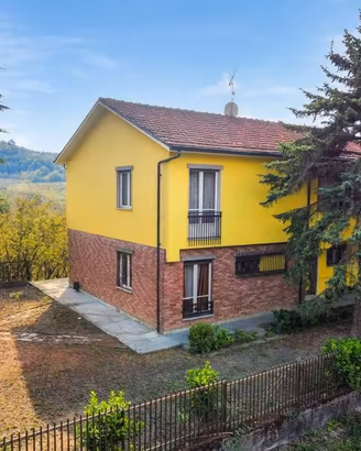 Rustico / Casale di 235 m² con più di 5 locali e b