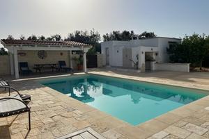 San Vito dei Normanni splendida villa con piscina