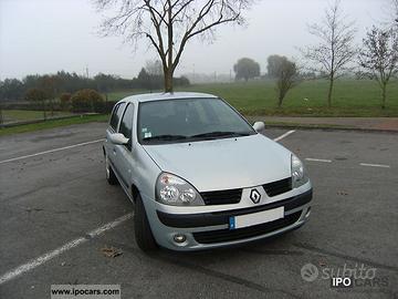 Paraurti Anteriore - Renault Clio 2 (2001-2005)