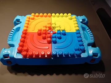 Tavolo da gioco con mattoncini 